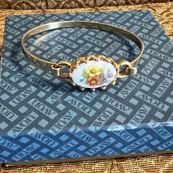 Avon Jewelry Vintage Signed Avon Gold Tone Bangle Bracelet With Ceramic Flower Center Poshmark